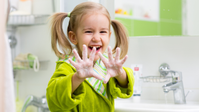 Cuidado Infantil:  Rutinas de Higiene y Productos Esenciales. 